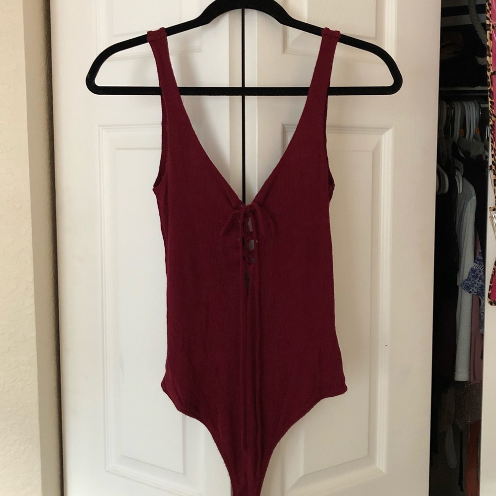 Burgundy front lace-up Leo